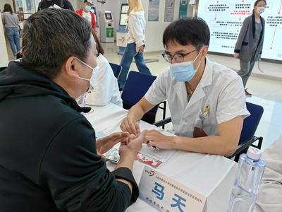 高級護膚品沒能治好黃褐斑?中醫(yī)醫(yī)院里藏著"寶藏"自制制劑